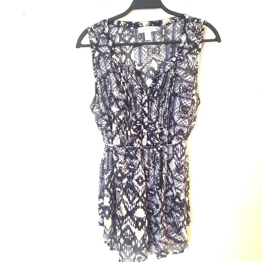 Motherhood Sleeveless Blue Print‎ Sheer Top